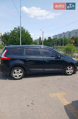 Минивэн Renault Scenic 2012 в 