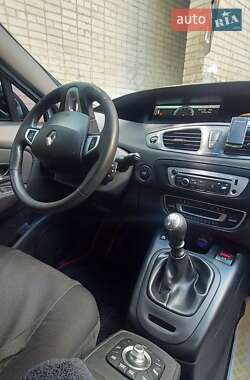 Минивэн Renault Scenic 2012 в 