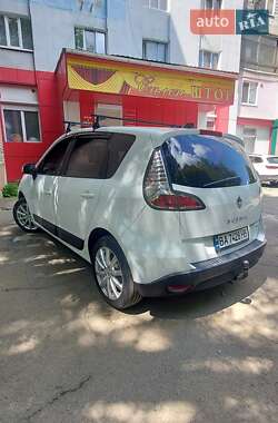 Минивэн Renault Scenic 2012 в 