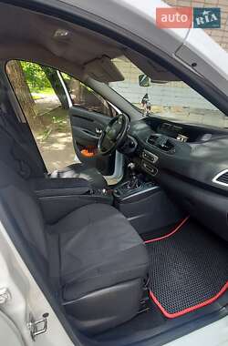 Минивэн Renault Scenic 2012 в 