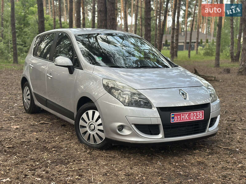 Минивэн Renault Scenic 2010 в 
