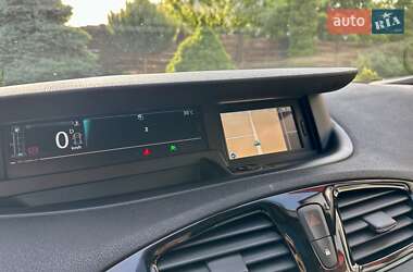 Минивэн Renault Scenic 2012 в 