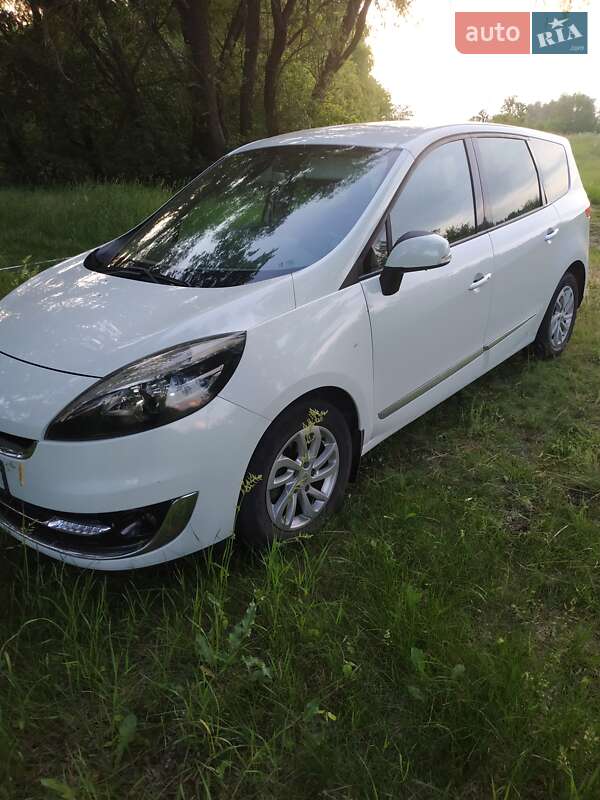 Минивэн Renault Scenic 2013 в Гадяче
