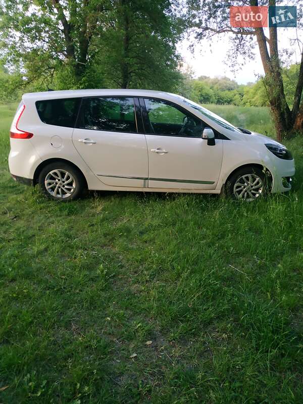 Минивэн Renault Scenic 2013 в Гадяче