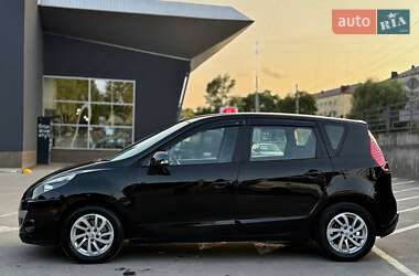 Минивэн Renault Scenic 2011 в 