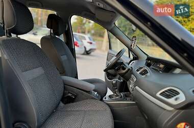 Минивэн Renault Scenic 2011 в 