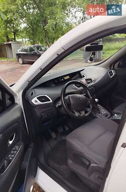 Минивэн Renault Scenic 2010 в 