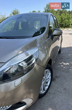 Минивэн Renault Scenic 2013 в 