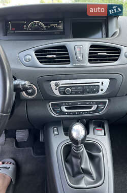 Минивэн Renault Scenic 2013 в 