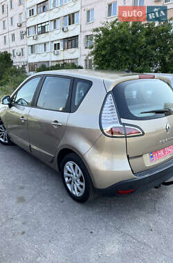 Минивэн Renault Scenic 2013 в 