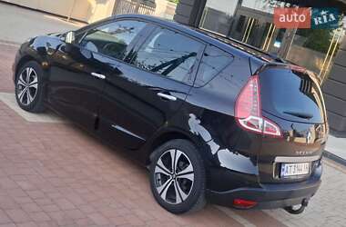 Минивэн Renault Scenic 2011 в 