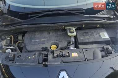 Минивэн Renault Scenic 2011 в 