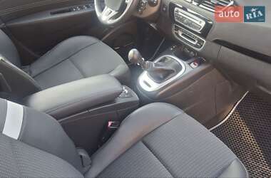 Минивэн Renault Scenic 2011 в 