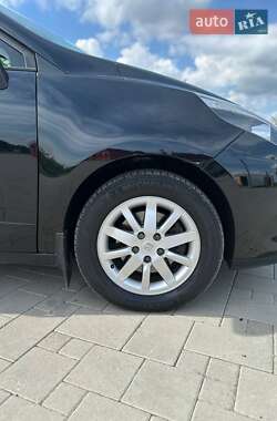 Минивэн Renault Scenic 2011 в 