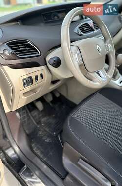 Минивэн Renault Scenic 2011 в 