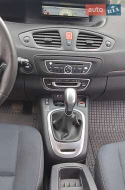 Минивэн Renault Scenic 2010 в 
