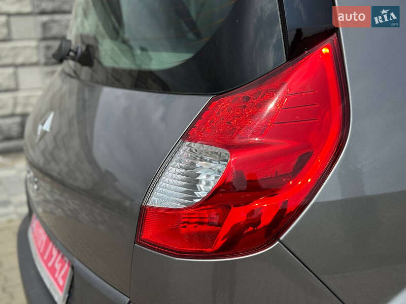 Минивэн Renault Scenic 2008 в Ровно