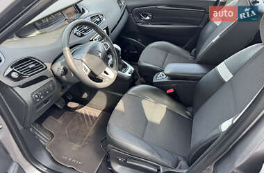 Минивэн Renault Scenic 2012 в 