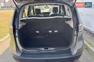 Минивэн Renault Scenic 2012 в 