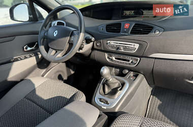 Минивэн Renault Scenic 2011 в 