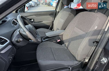Минивэн Renault Scenic 2011 в 