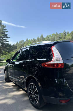 Минивэн Renault Scenic 2013 в 