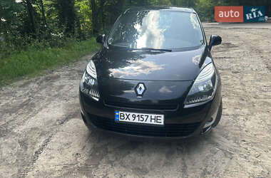 Минивэн Renault Scenic 2011 в 