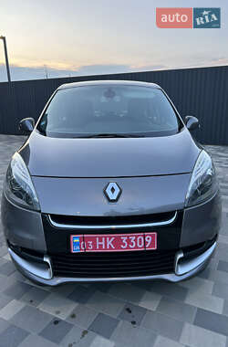 Минивэн Renault Scenic 2013 в 