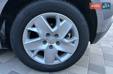Минивэн Renault Scenic 2013 в 