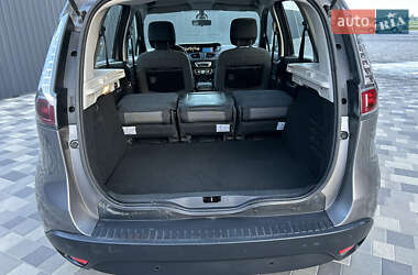 Минивэн Renault Scenic 2013 в 