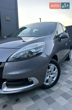 Минивэн Renault Scenic 2013 в 