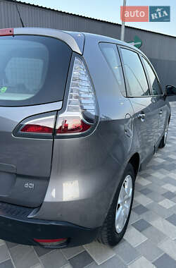 Минивэн Renault Scenic 2013 в 