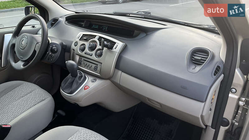 Минивэн Renault Scenic 2006 в Ананьеве