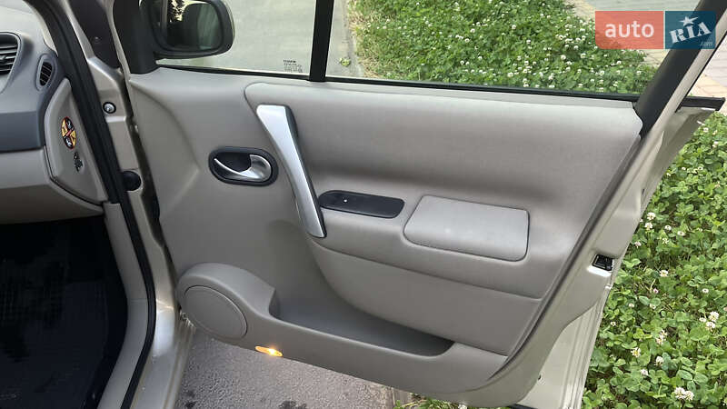 Минивэн Renault Scenic 2006 в Ананьеве