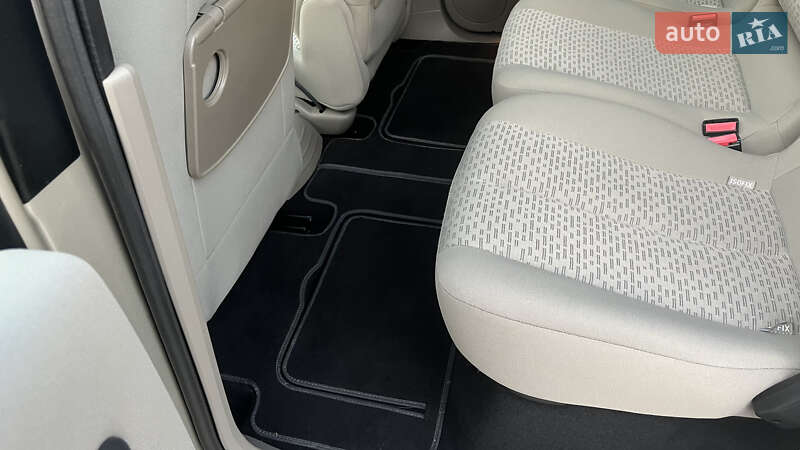 Минивэн Renault Scenic 2006 в Ананьеве