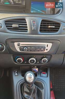 Минивэн Renault Scenic 2012 в 