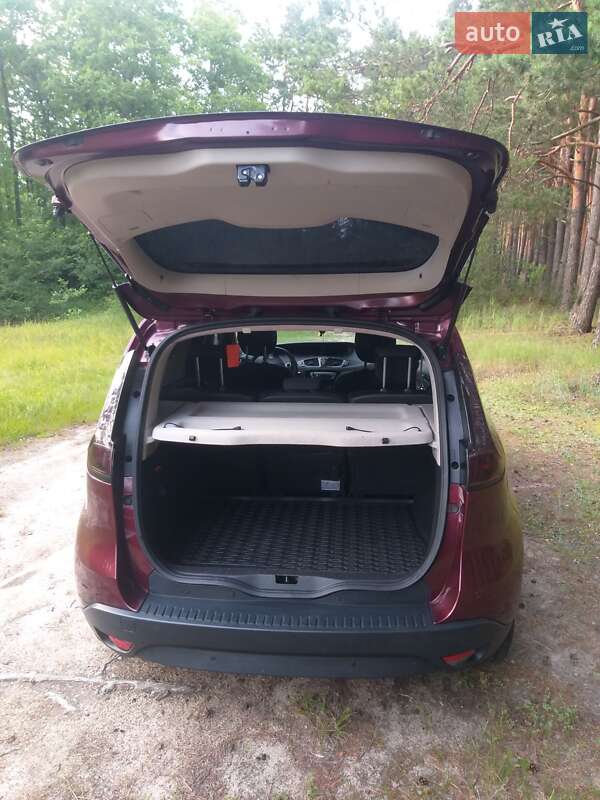 Минивэн Renault Scenic 2013 в Коростене