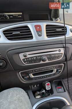 Минивэн Renault Scenic 2010 в 