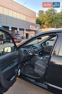 Минивэн Renault Scenic 2015 в 