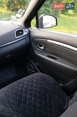 Минивэн Renault Scenic 2014 в 