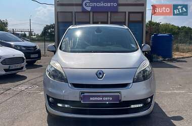 Минивэн Renault Scenic 2012 в 