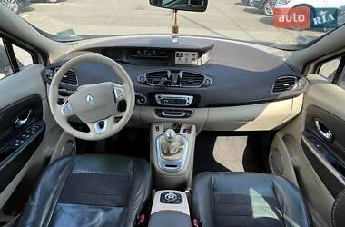 Минивэн Renault Scenic 2012 в 