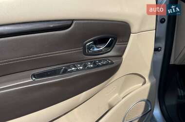 Минивэн Renault Scenic 2012 в 