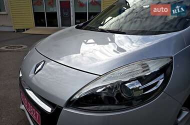 Минивэн Renault Scenic 2013 в 