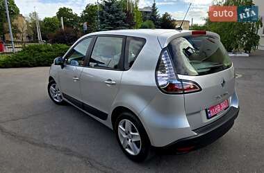 Минивэн Renault Scenic 2013 в 