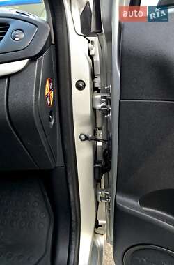 Минивэн Renault Scenic 2013 в 