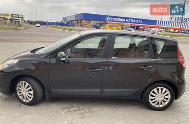 Минивэн Renault Scenic 2010 в 