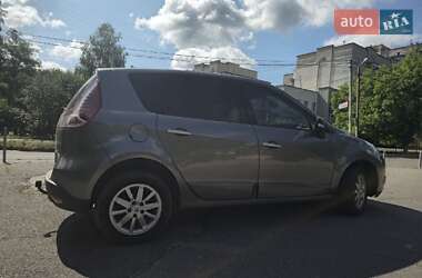 Минивэн Renault Scenic 2011 в 