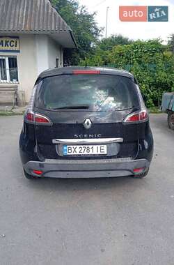 Минивэн Renault Scenic 2012 в 