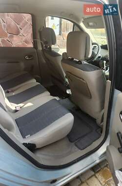 Минивэн Renault Scenic 2004 в 